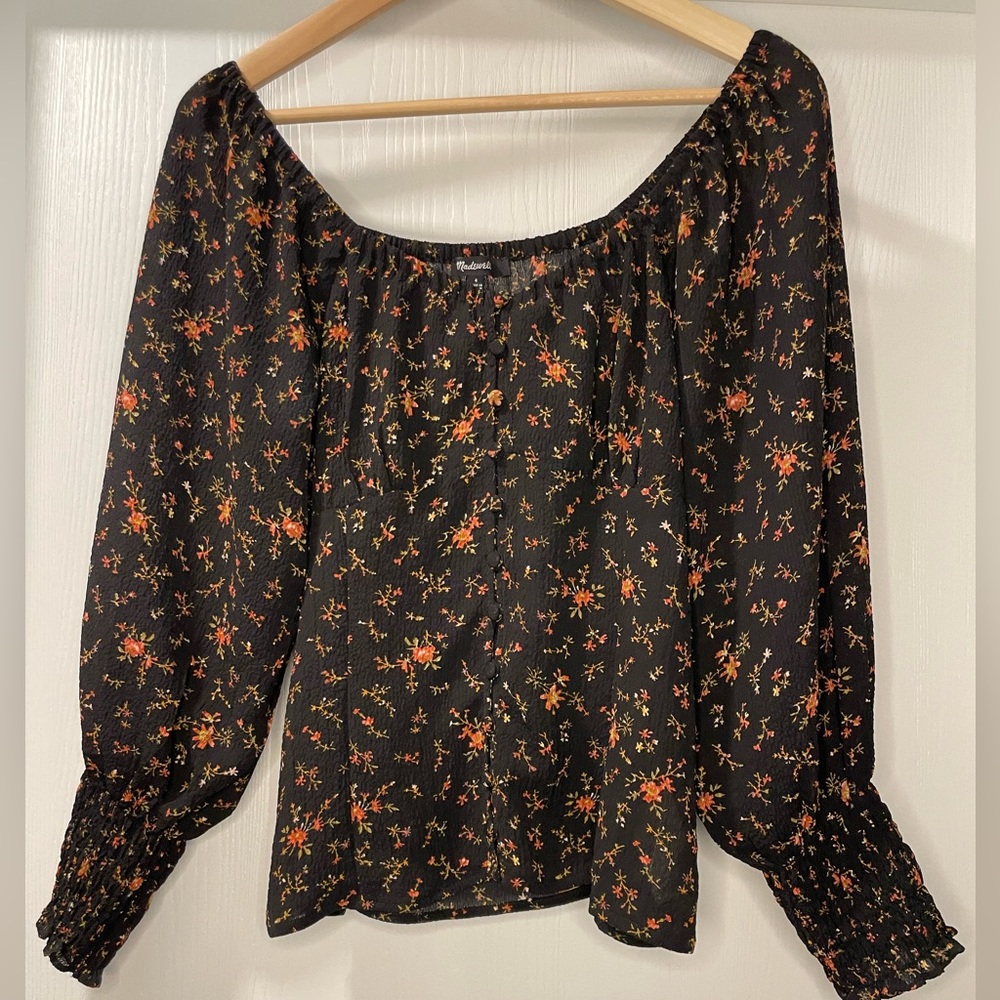 Madewell Floral Print Long Sleeve Smocked Wrist Blouse in Black. Size 4